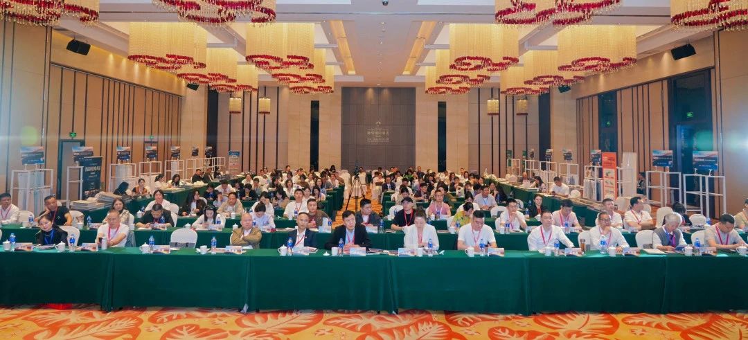 拓展國(guó)內(nèi)市場(chǎng)，深化協(xié)同共贏！?2025“絲路柯橋·布滿全球”對(duì)接會(huì)走進(jìn)長(zhǎng)沙